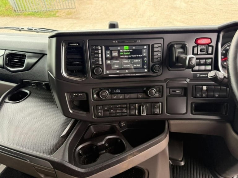 Scania R450 6x2 REAR LIFT TRACTOR UNIT WITH HYDRAULICS
