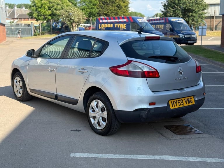 2010 Renault Megane 1.6 16V Expression Euro 4 5dr HATCHBACK Petrol Manual - Image 10