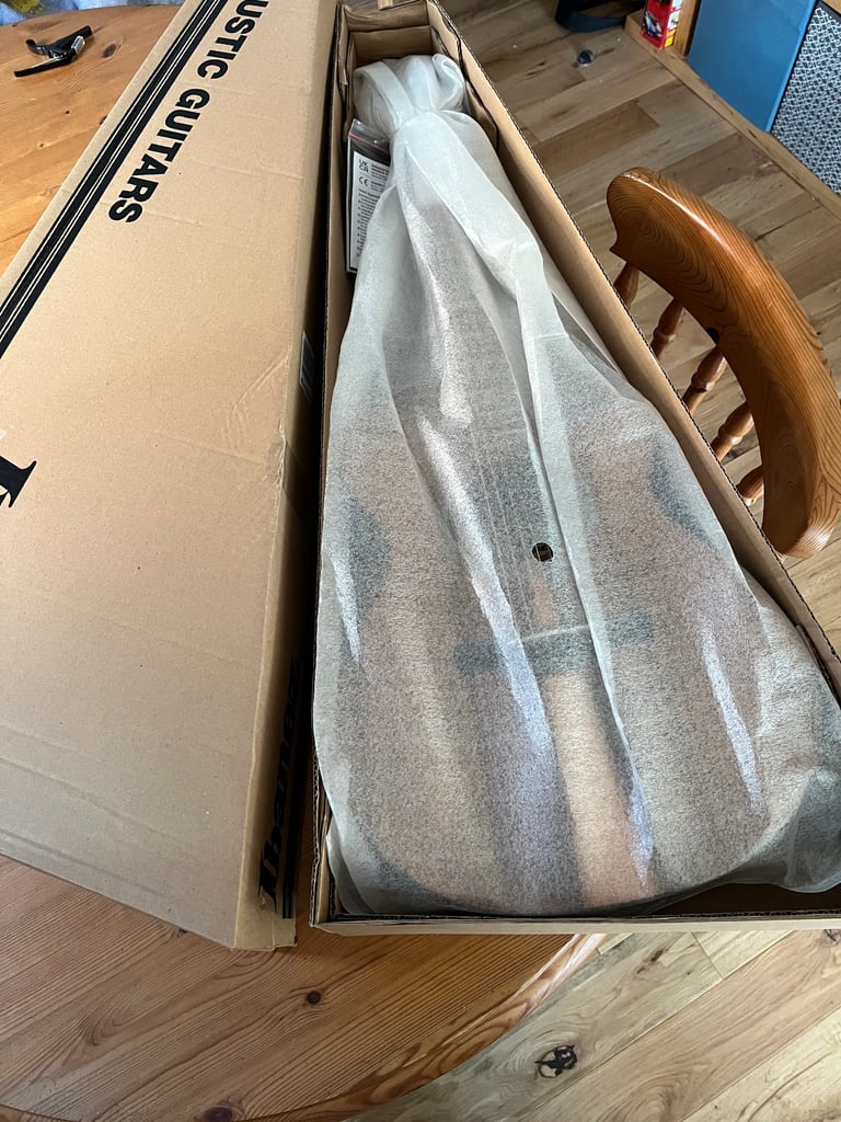 Ibanez electro acoustic guitar. VC40WSVE-OPB