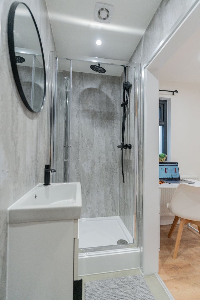 All brand new 6 bedrooms 6 bathrooms HMO Shared Property in South Ockendon c2c 