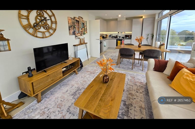 2 bedroom flat in Raffles House, London, NW4 (2 bed) (#2657463)