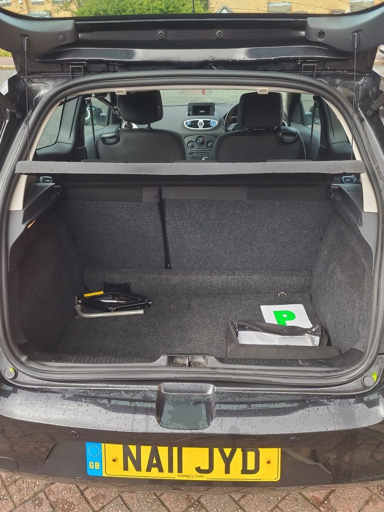 Renault, CLIO, Hatchback, 2011, Automatic, 1598 (cc), 3 doors