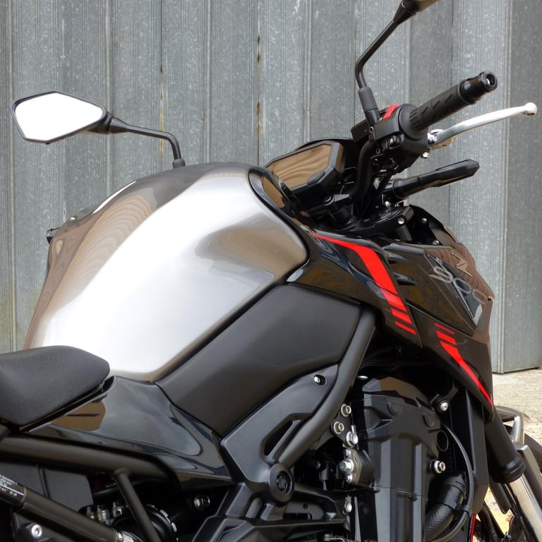 2024 KAWASAKI Z900 FPFNN, STUNNING LOW MILEAGE 1-OWNER MOTORCYCLE.