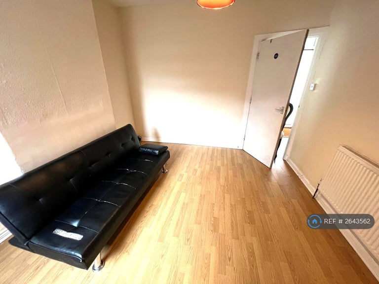 4 bedroom house in Newington Road, Northampton, NN2 (4 bed) (#2643562)