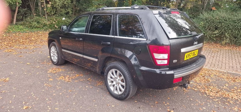 JEEP GRAND CHEROKEE OVERLAND 3LITRE CRD 4X4 FACTORY BLACK. FULL MOT