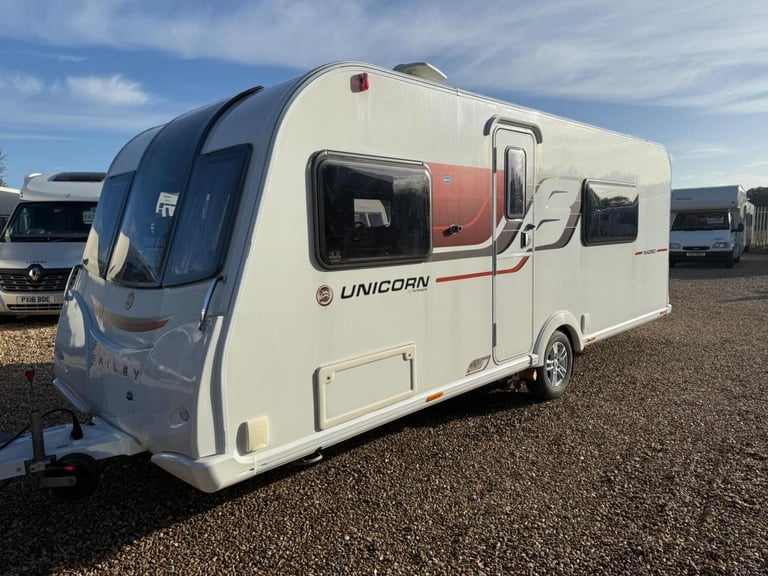 image for 2017 Bailey Unicorn Madrid large end washroom