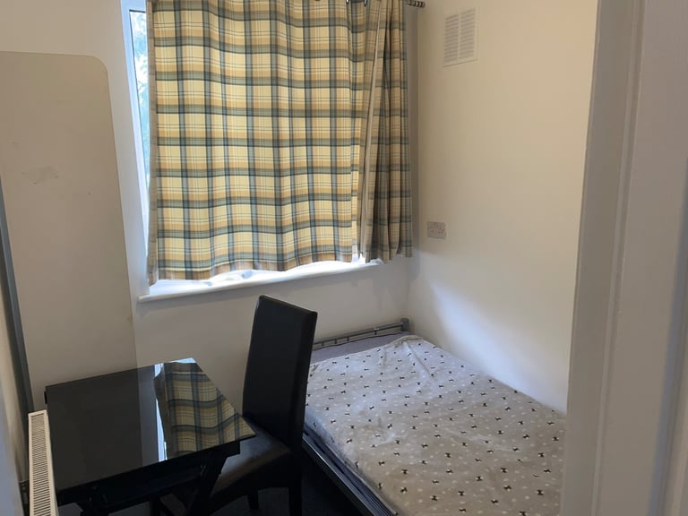 Single and double room available for rend in Feltham 