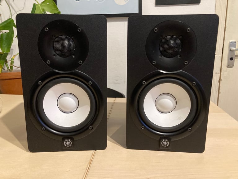 Yamaha HS5 monitor speakers x 2 