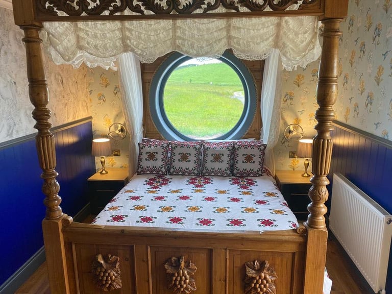 Private Lakeside Cabin Available To Rent