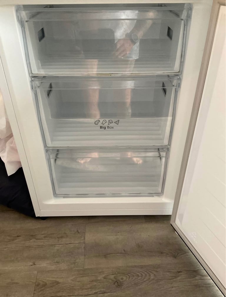 Fridge freezer 