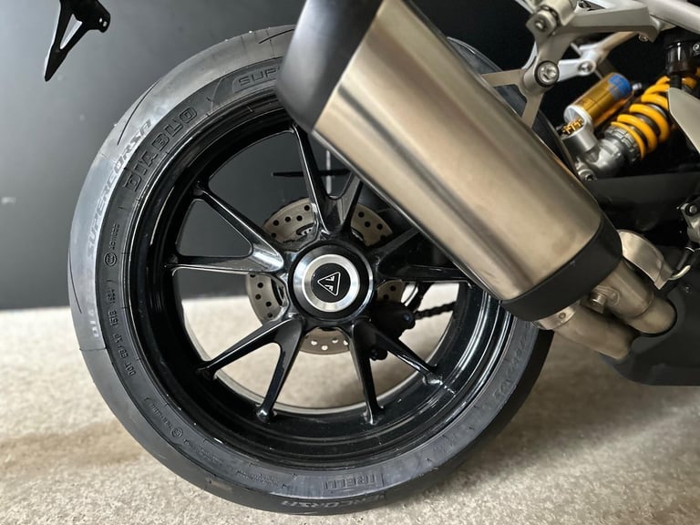 STUNNING ONE OWNER 2021/21 TRIUMPH SPEED TRIPLE 1200 RS MOTORCYCLE