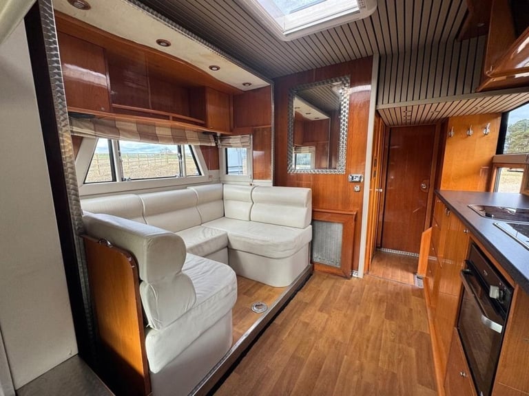2007 Iveco STRALIS 7 HORSE LEHEL HORSEBOX Diesel Automatic