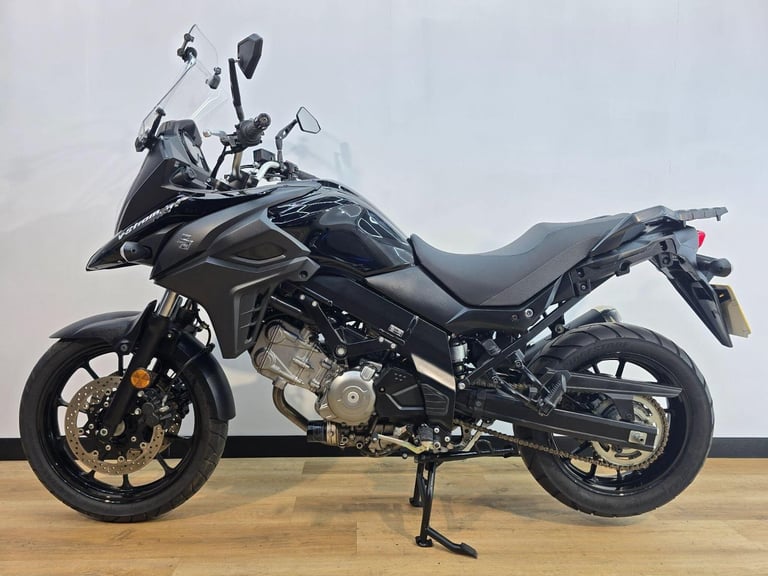 Suzuki V-Strom 650 Black 2020 - Centre Stand, Clear Screen **LOW MILEAGE**