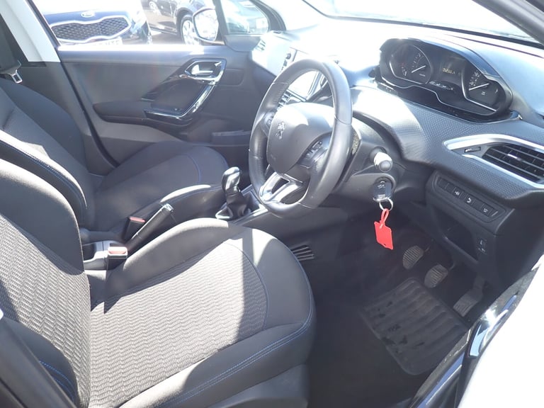 2019 Peugeot 208 1.2 PureTech Signature Hatchback 5dr Petrol Manual Euro 6