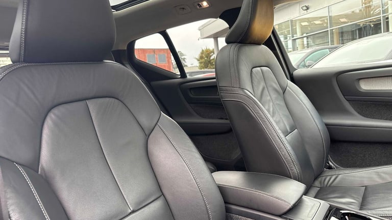  Volvo XC40 2.0 B4P Inscription 5dr AWD Auto Estate Petrol Automatic