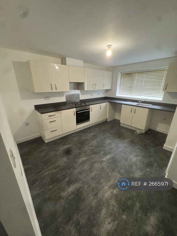 3 bedroom house in Ashover Avenue, Manchester, M12 (3 bed) (#2665971)