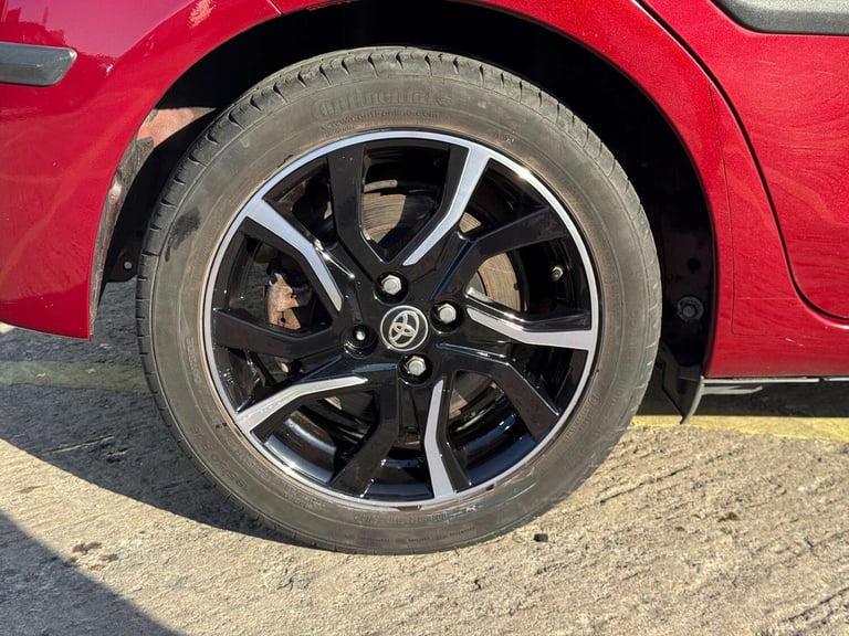 2017 Toyota Yaris 1.3 Yaris Design VVT-i 5dr - NATIONAL DELIVERY* Hatchback Petrol Manual