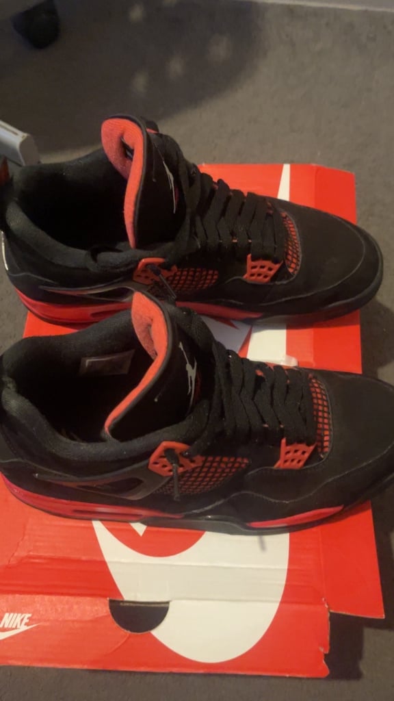 Jordan 4s red thunders