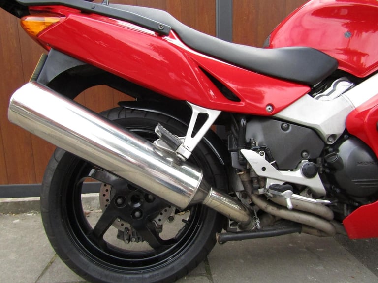 HONDA VFR 800 * LOW MILEAGE 12,000 * WITH BOX * AMAZING CONDITION *YEARS MOT *