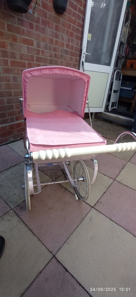 Silver Cross Coach Built Dolls Pram PINK Body And Canopy 