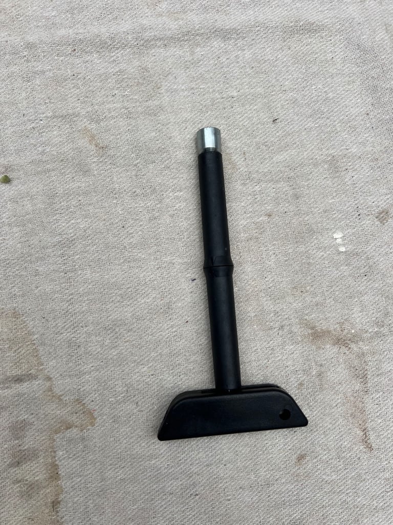 Genuine Audi A6 roof bars.  Ref: 4F0 071 126