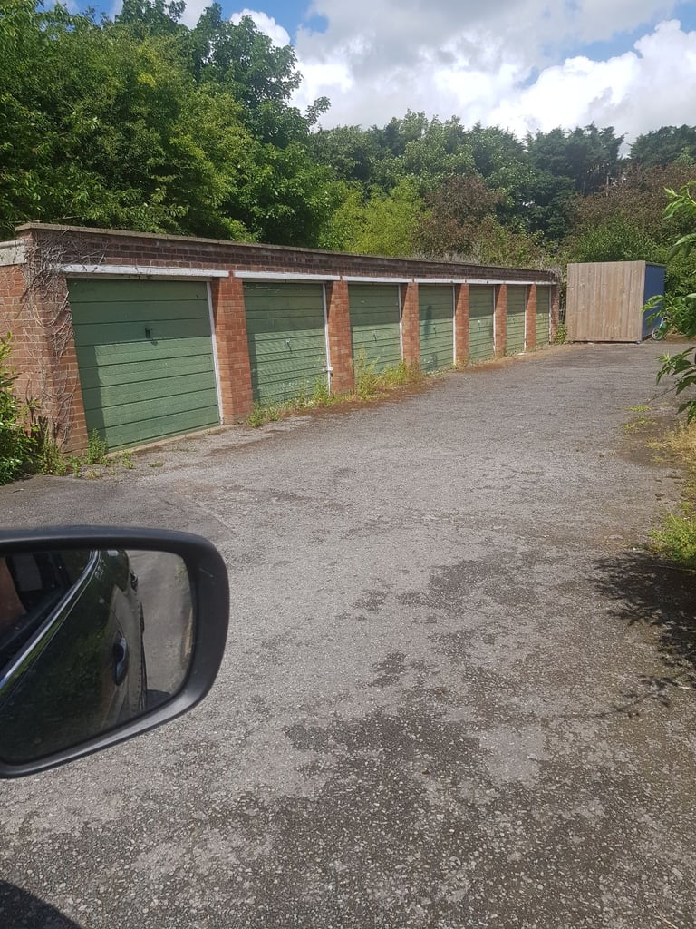 Garage to rent