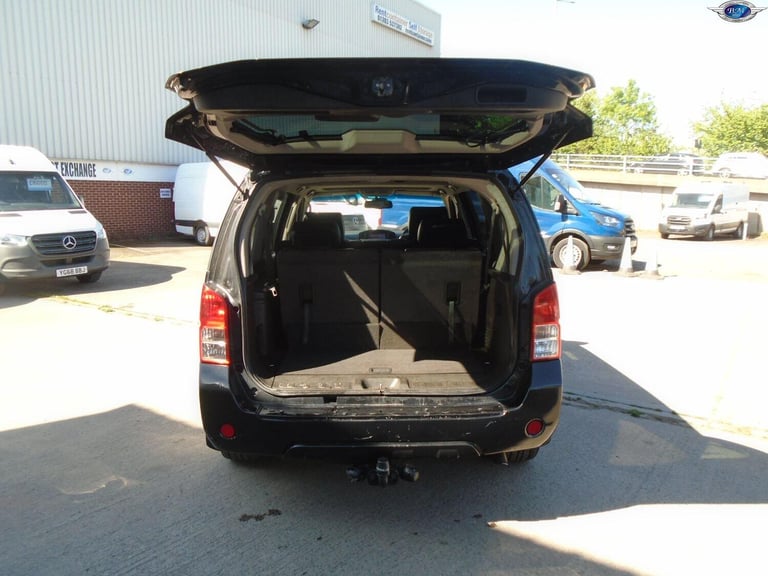 NISSAN PATHFINDER 2.5 dCi Tekna Black Manual Diesel 2011