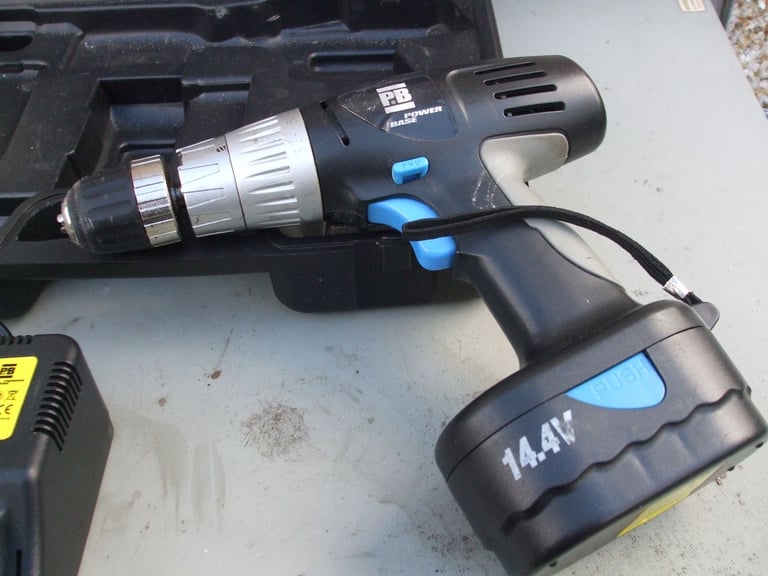 CORDLESS HAMMER DRILL & DRILL SET