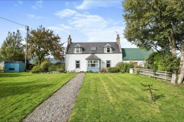 5 Bed Semi Detached House *** IMMEDIATELY AVAILABLE ***