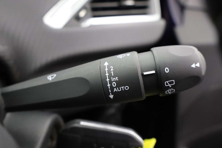 2019 Peugeot 208 1.2 208 Signature PureTech S/S 5dr Hatchback Petrol Manual