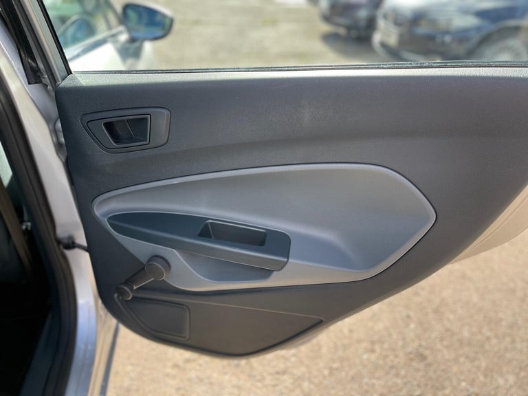 FORD FIESTA 1.4 Zetec 5dr 2011