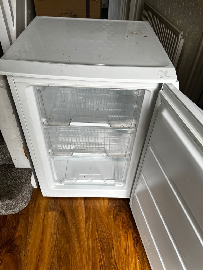 image for LEC UNDER-COUNTER FREEZER IN EXCELLENT WORKING CONDITION