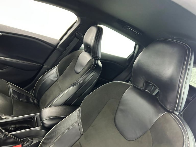 2016 Volvo V40 2.0 D2 R-Design Hatchback 5dr Diesel Manual Euro 6 (s/s) (120 ps) 1 FORMER Hatchba...