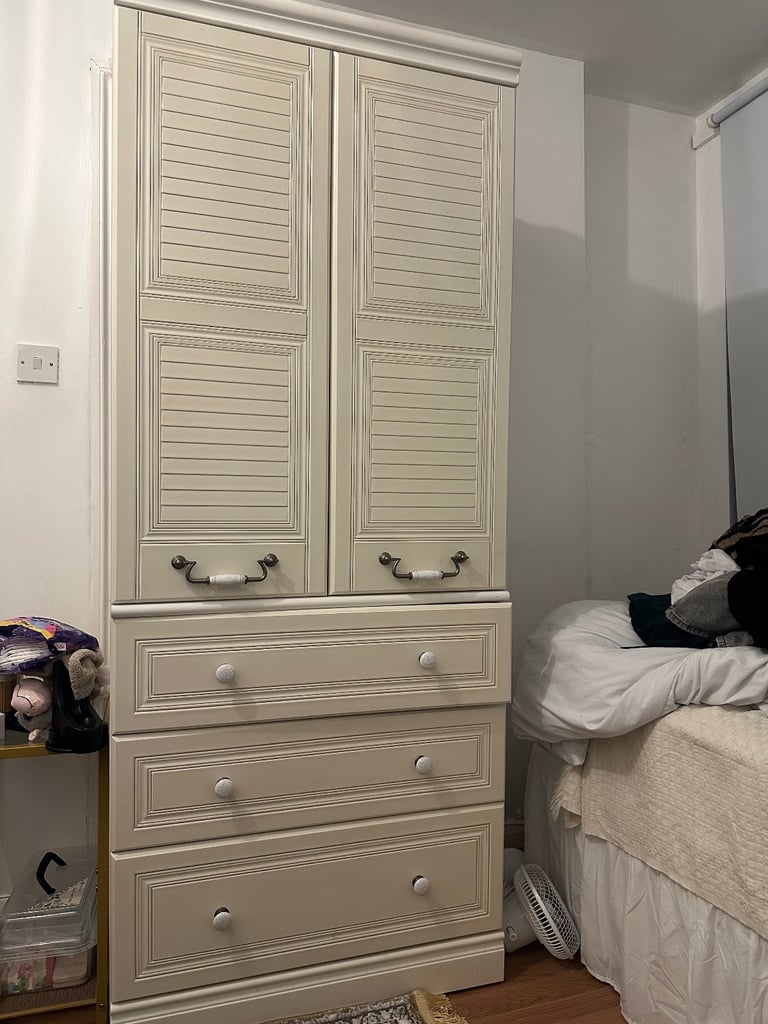 image for Perfect condition wardrobe 