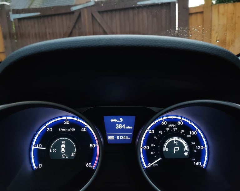 Hyundai IX35 Premium 2.0CRDI 4X4 with AUTO GEARBOX, FULL SERVICE HISTORY