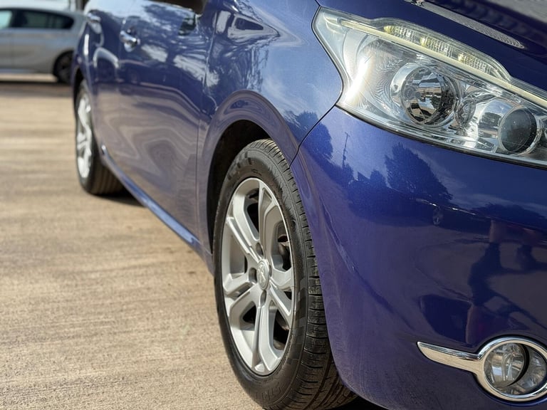 PEUGEOT 208 1.6 e-HDi Allure 2014
