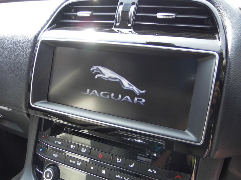 2016 Jaguar F-Pace 2.0d Prestige 5dr Auto AWD ESTATE DIESEL Automatic
