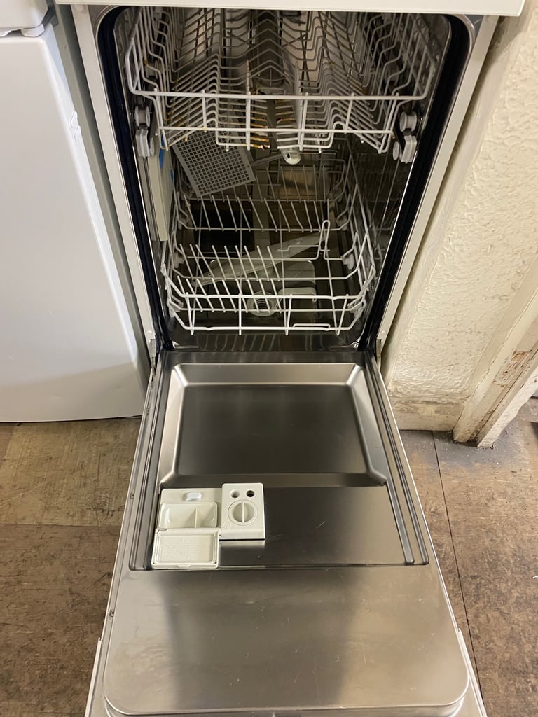 WHITE BOSCH 45CM WIDE SLIMLINE DISHWASHER