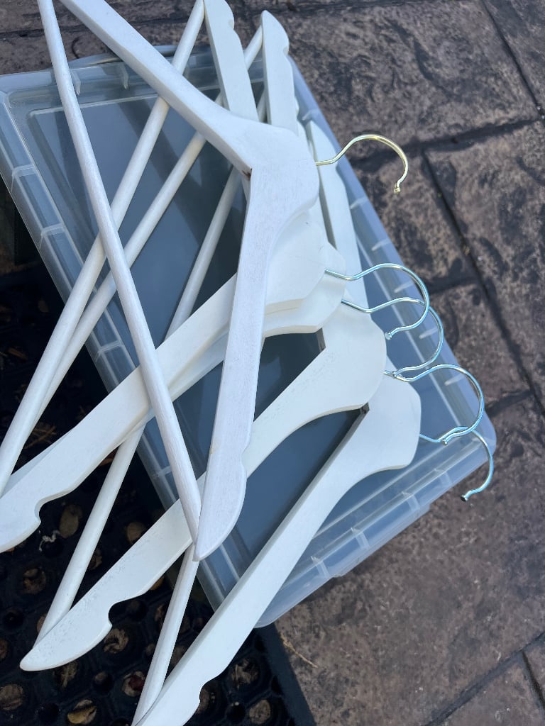 Natural wooden hangers 