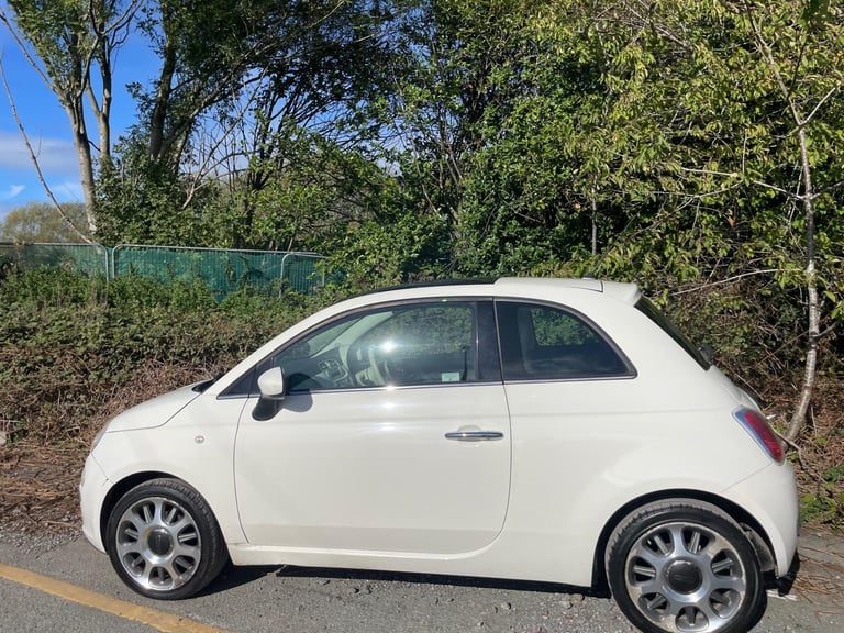 FIAT 500 1.2 LOUNGE S/S 10 REG WHITE 3 DOOR MOT MARCH 27TH 2026 TAX £35 SERVICE HISTORY 50+MPG