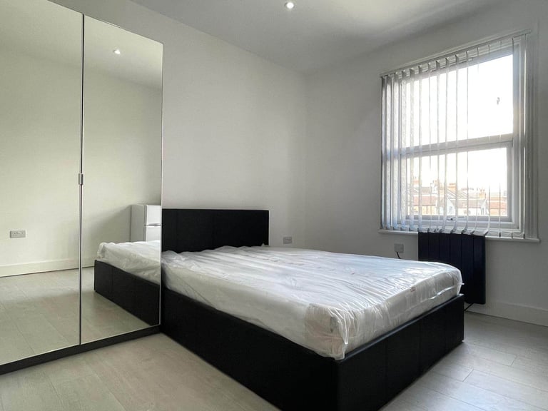 image for Luxury En Suite Studio Bedsit in Town Centre – Available Now