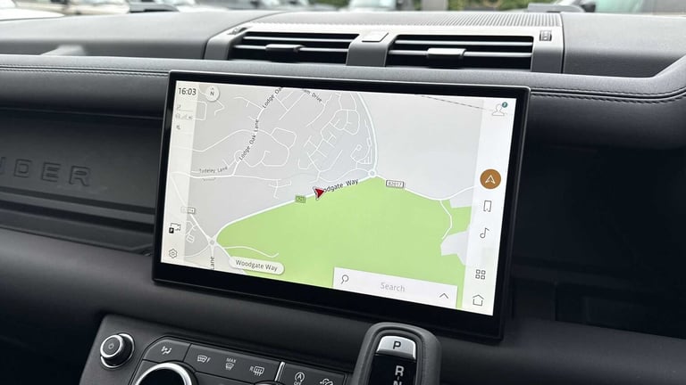 2025 Land Rover Defender 3.0 D250 X-Dynamic SE 90 3dr Auto ESTATE DIESEL Automatic