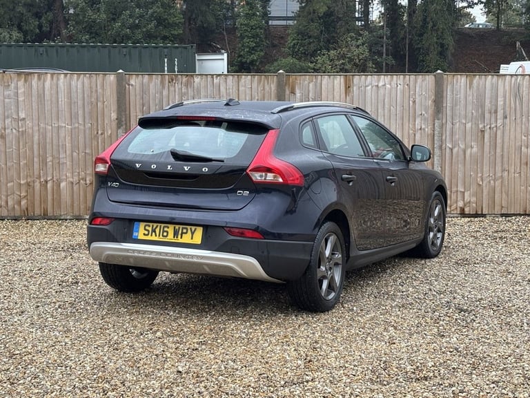 2016 Volvo V40 Cross Country 2.0 D2 Lux Hatchback 5dr Diesel Auto Euro 6 (s/s) (120 ps) Hatchback...