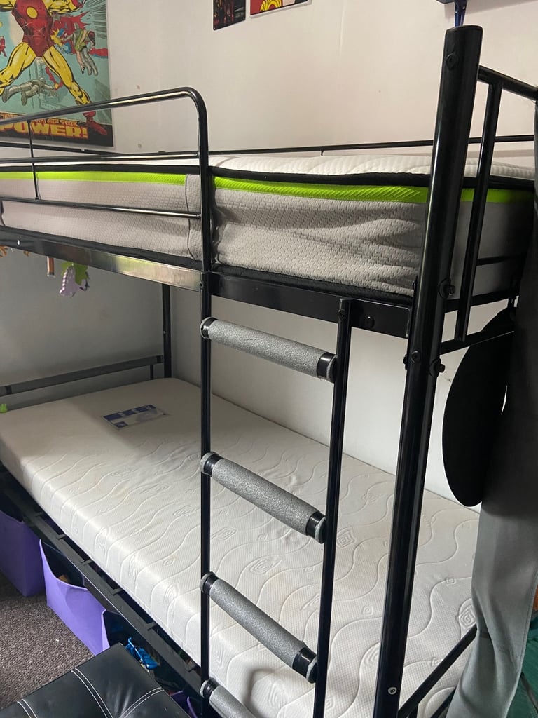 Metal bunk bed 