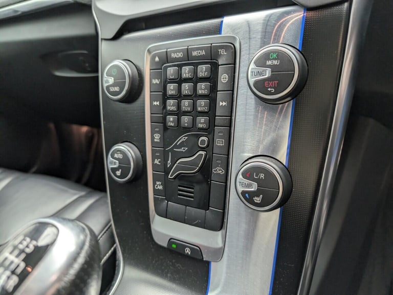 2015 Volvo V40 2.0 D2 R-Design Lux Nav Hatchback 5dr Diesel Manual Euro 6 (s/s) (120 ps) - HATCHB...