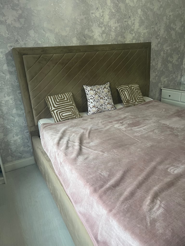 image for Reduced bargain price super king bed with a free mattress that’s in good condition 