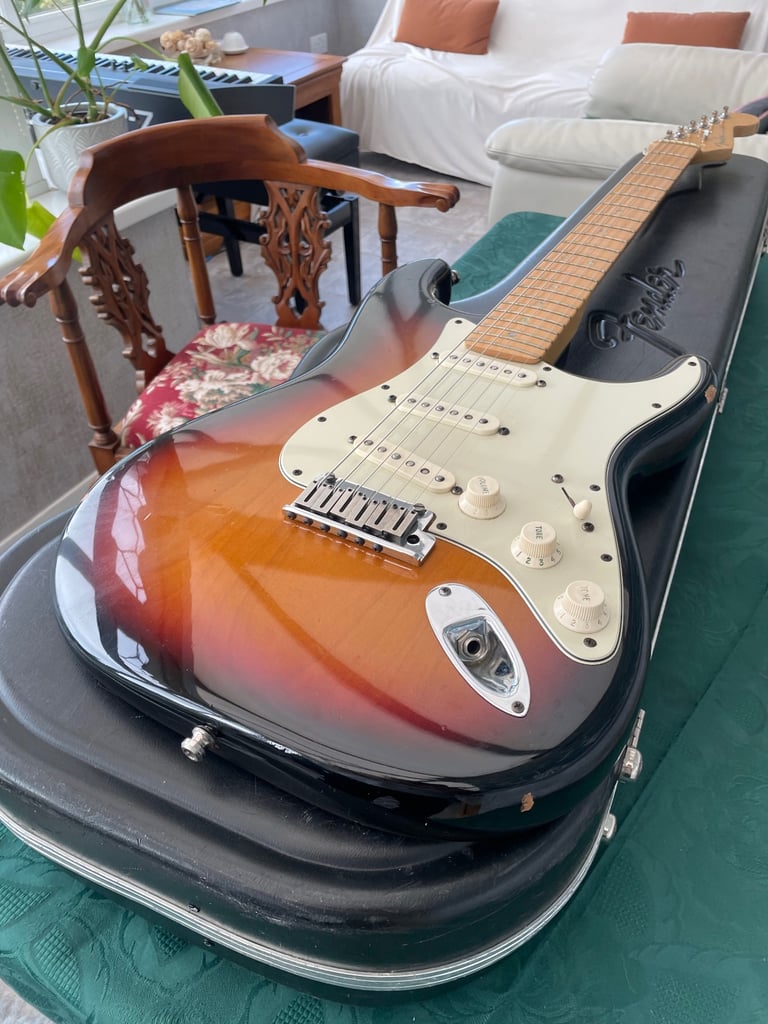 Trades Fender USA American deluxe strat Stratocaster electric guitar 