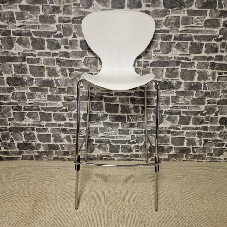 White Sven Chair, Chrome Frame