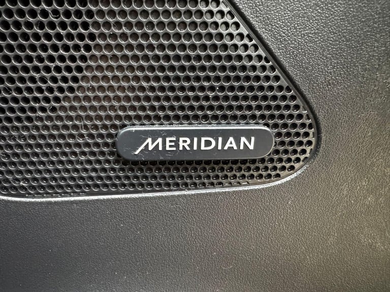 2017 Jaguar F-Pace 2.0d Portfolio 5dr Auto AWD ESTATE DIESEL Automatic