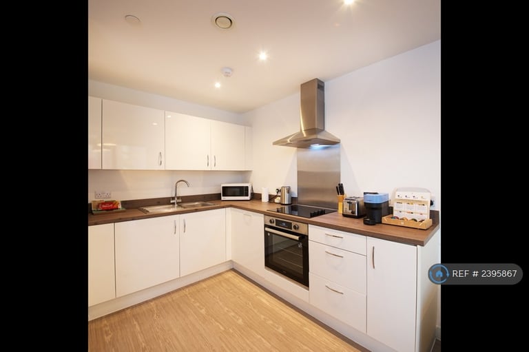 1 bedroom flat in Oldfield Road, Manchester, M5 (1 bed) (#2395867)